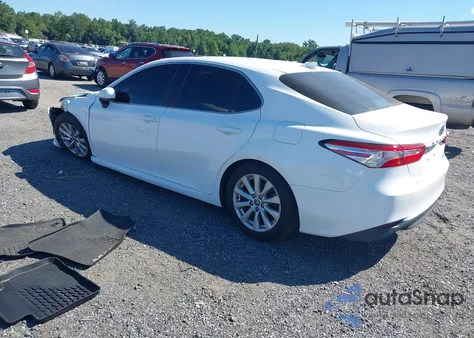 2020 Toyota Camry Le z USA, uszkodzony, nr VIN 4T1C11AK4LU370179